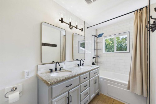 4715 43A Avenue, Red Deer, AB - Indoor Photo Showing Bathroom