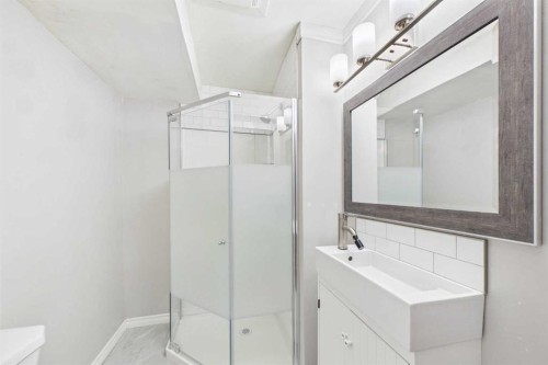 4715 43A Avenue, Red Deer, AB - Indoor Photo Showing Bathroom