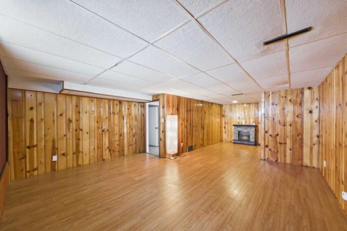 4715 43A Avenue, Red Deer, AB - Indoor Photo Showing Other Room
