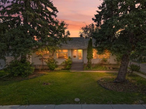4715 43A Avenue, Red Deer, AB - Outdoor