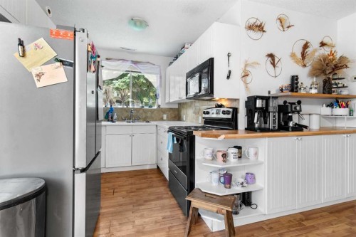 5224 50 Avenue, Sylvan Lake, AB - Indoor Photo Showing Kitchen With Double Sink
