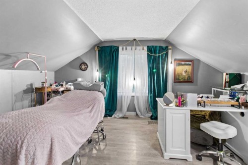 5224 50 Avenue, Sylvan Lake, AB - Indoor Photo Showing Bedroom