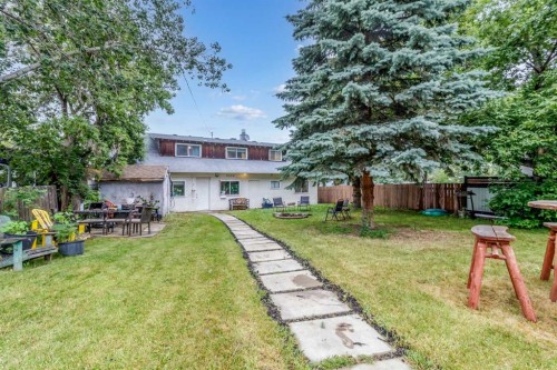 5224 50 Avenue  Sylvan Lake, AB T4S 1E7