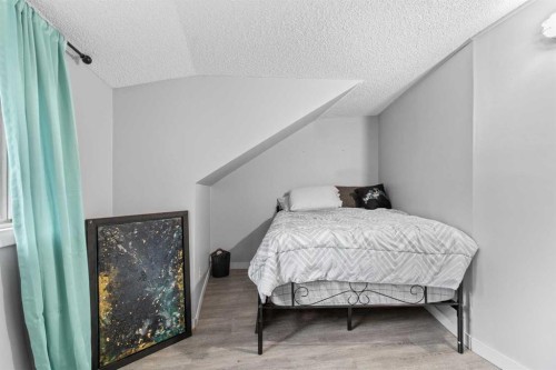 5224 50 Avenue, Sylvan Lake, AB - Indoor Photo Showing Bedroom