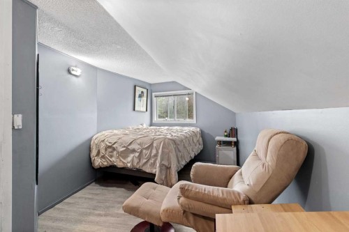 5224 50 Avenue, Sylvan Lake, AB - Indoor Photo Showing Bedroom