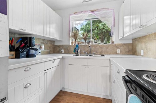 5224 50 Avenue, Sylvan Lake, AB - Indoor Photo Showing Kitchen With Double Sink