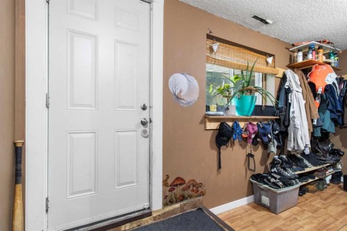 5224 50 Avenue, Sylvan Lake, AB - Indoor