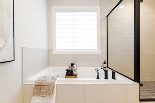 190 Rosemary Gardens Se, Calgary, AB - Indoor Photo Showing Bathroom