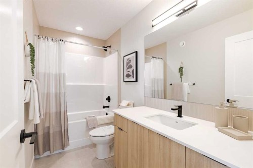 190 Rosemary Gardens Se, Calgary, AB - Indoor Photo Showing Bathroom