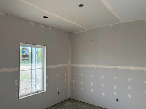4313 43 Street, Castor, AB - Indoor Photo Showing Garage