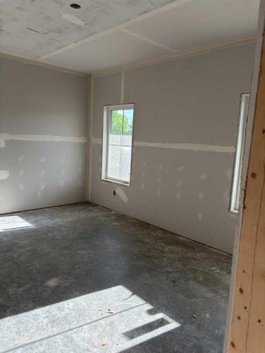4313 43 Street, Castor, AB - Indoor Photo Showing Garage