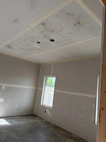 4313 43 Street, Castor, AB - Indoor Photo Showing Garage