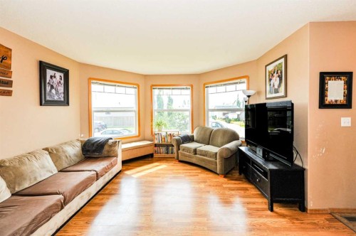 7310 46 Avenue, Camrose, AB - Indoor Photo Showing Living Room