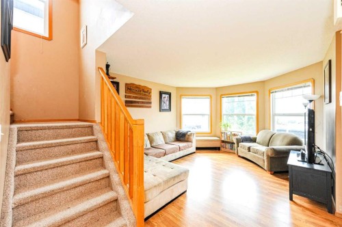 7310 46 Avenue, Camrose, AB - Indoor Photo Showing Living Room
