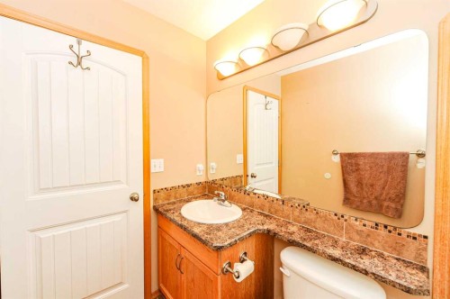 7310 46 Avenue, Camrose, AB - Indoor Photo Showing Bathroom