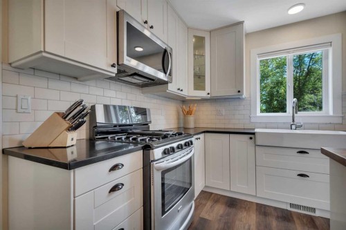 4815 49 Street, Clive, AB - Indoor Photo Showing Kitchen