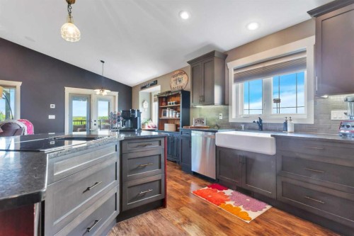 36035 Range Road 262, Rural Red Deer County, AB - Indoor Photo Showing Kitchen With Upgraded Kitchen