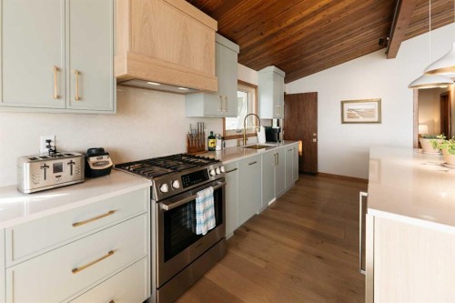 391 Birchcliff Road, Birchcliff, AB - Indoor Photo Showing Kitchen