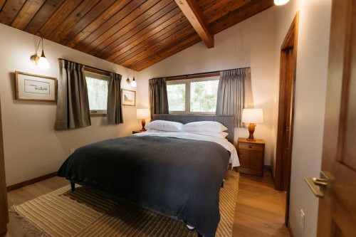 391 Birchcliff Road, Birchcliff, AB - Indoor Photo Showing Bedroom
