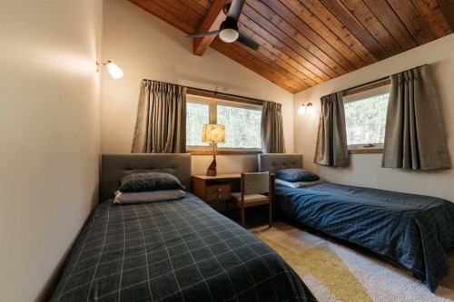 391 Birchcliff Road, Birchcliff, AB - Indoor Photo Showing Bedroom