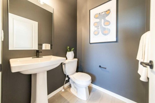 524 Tekarra Drive Nw, Calgary, AB - Indoor Photo Showing Bathroom