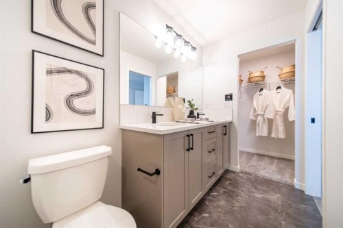 524 Tekarra Drive Nw, Calgary, AB - Indoor Photo Showing Bathroom