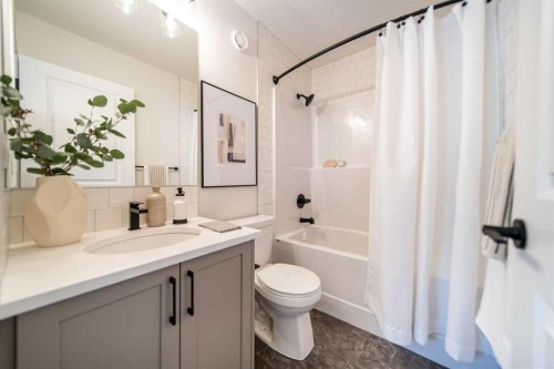 524 Tekarra Drive Nw, Calgary, AB - Indoor Photo Showing Bathroom
