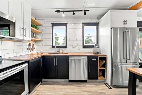 149 Mcdougall Crescent, Red Deer, AB - Indoor Photo Showing Kitchen