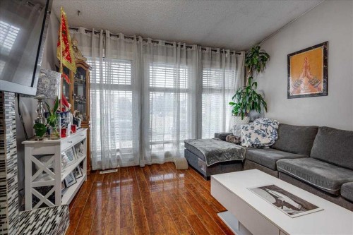50 Grant Street, Red Deer, AB - Indoor Photo Showing Living Room