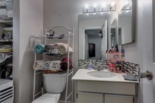 50 Grant Street, Red Deer, AB - Indoor Photo Showing Bathroom
