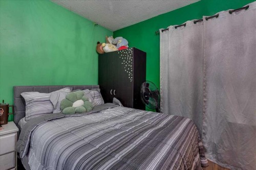 50 Grant Street, Red Deer, AB - Indoor Photo Showing Bedroom