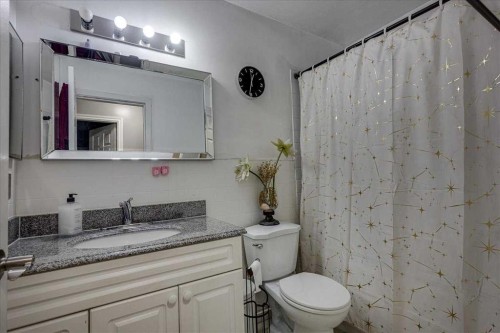 50 Grant Street, Red Deer, AB - Indoor Photo Showing Bathroom