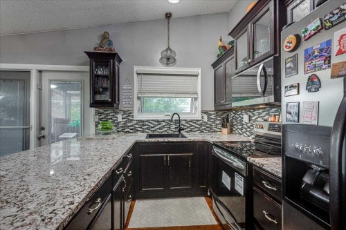 50 Grant Street, Red Deer, AB - Indoor Photo Showing Kitchen With Upgraded Kitchen