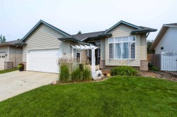 19 Royal Crescent Lacombe, AB T4L 2H7