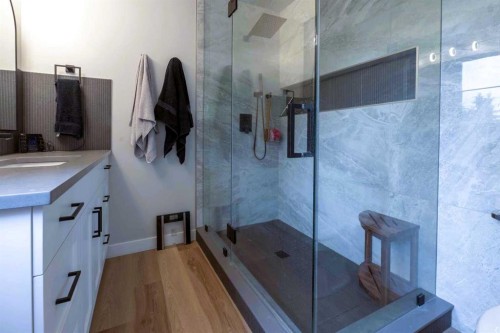 19 Royal Crescent, Lacombe, AB - Indoor Photo Showing Bathroom