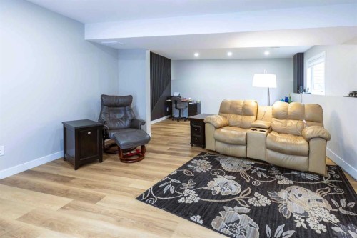 19 Royal Crescent, Lacombe, AB - Indoor Photo Showing Other Room