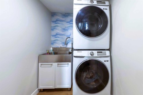 19 Royal Crescent, Lacombe, AB - Indoor Photo Showing Laundry Room
