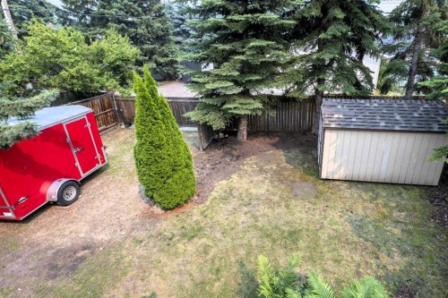 19 Royal Crescent, Lacombe, AB - Outdoor