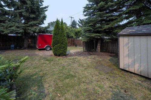 19 Royal Crescent, Lacombe, AB - Outdoor