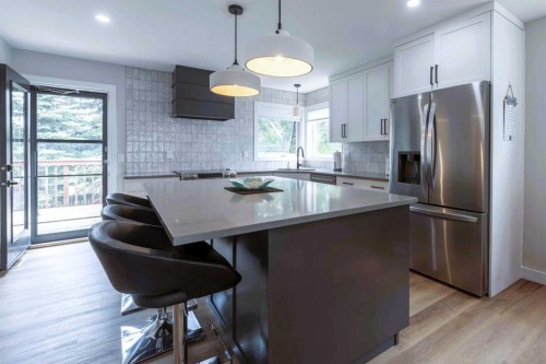 19 Royal Crescent, Lacombe, AB - Indoor Photo Showing Kitchen With Upgraded Kitchen