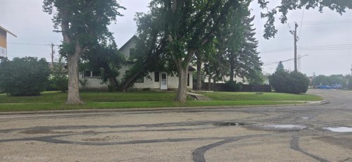4902 52 Street  Lacombe, AB T4L 1J8