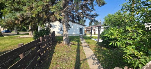 4902 52 Street, Lacombe, AB - Outdoor