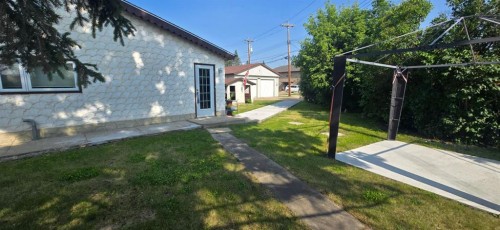 4902 52 Street, Lacombe, AB - Outdoor