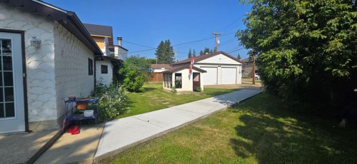 4902 52 Street, Lacombe, AB - Outdoor