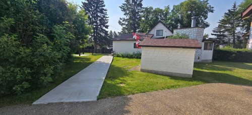 4902 52 Street, Lacombe, AB - Outdoor