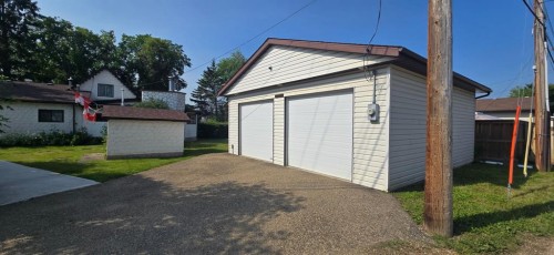 4902 52 Street, Lacombe, AB - Outdoor