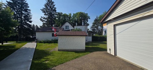 4902 52 Street, Lacombe, AB - Outdoor