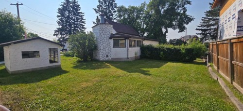 4902 52 Street, Lacombe, AB - Outdoor