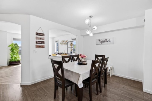 318 Teasdale Drive, Red Deer, AB - Indoor Photo Showing Dining Room