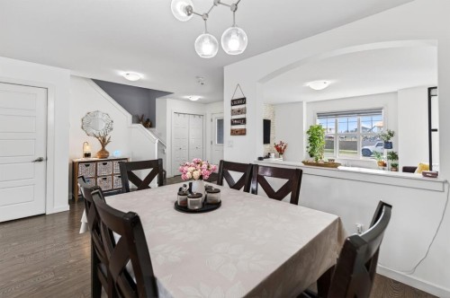 318 Teasdale Drive, Red Deer, AB - Indoor Photo Showing Dining Room